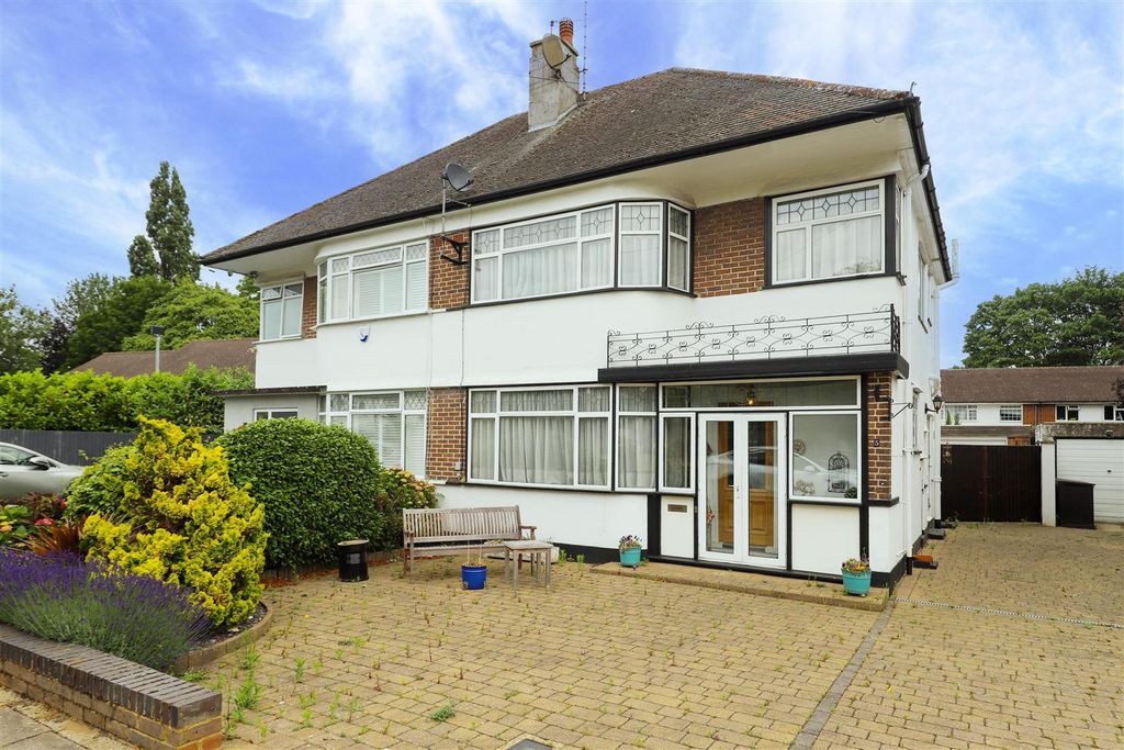 Property photo 1 of 8