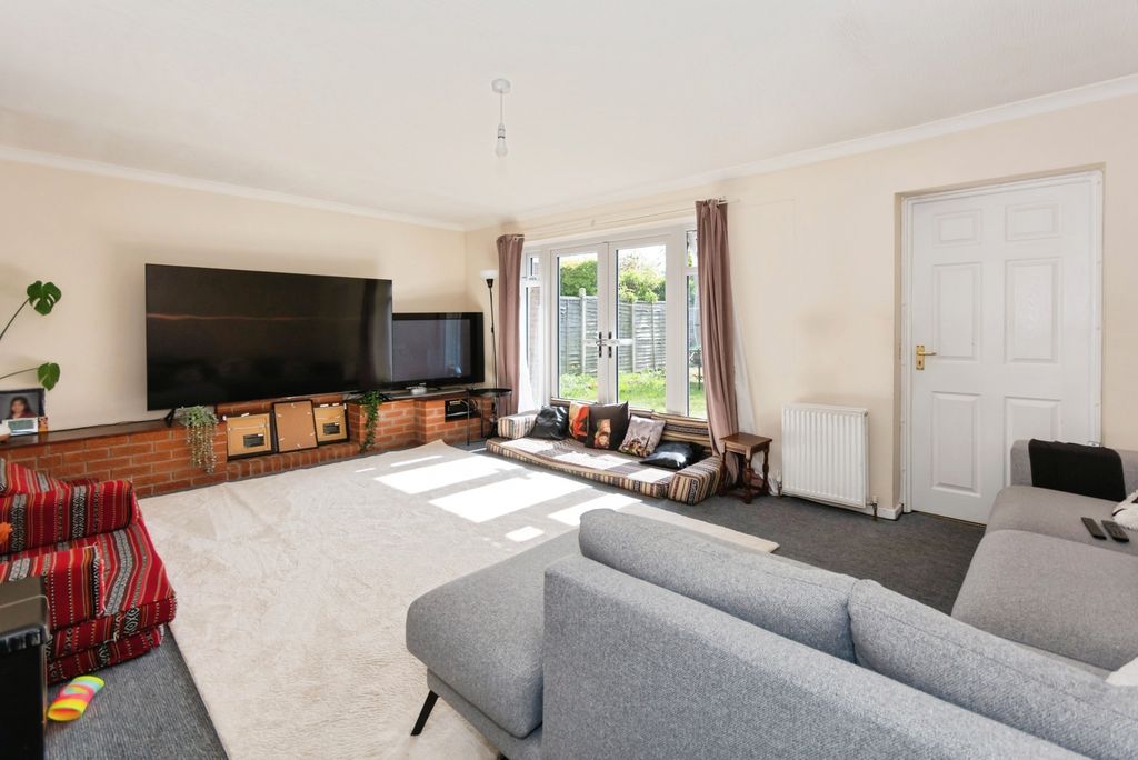 Property photo 2 of 17 Photo