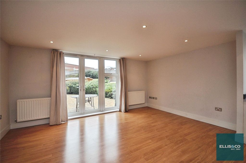 Property photo 2 of 12 Picture No. 26