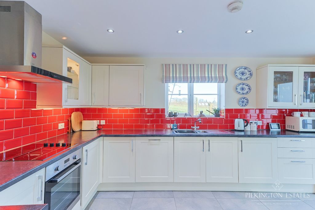 Property photo 3 of 27 4858753