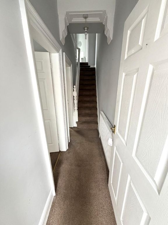 Property photo 2 of 10 Hall