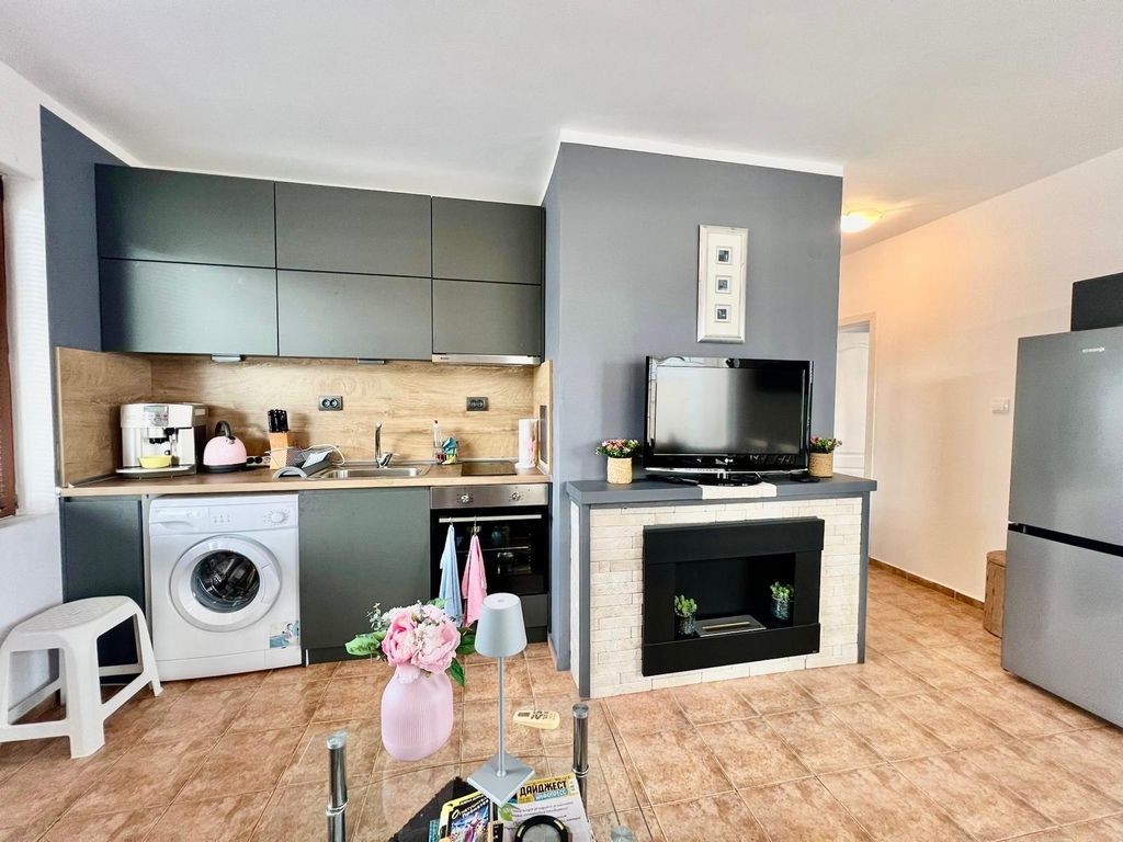 Property photo 3 of 18