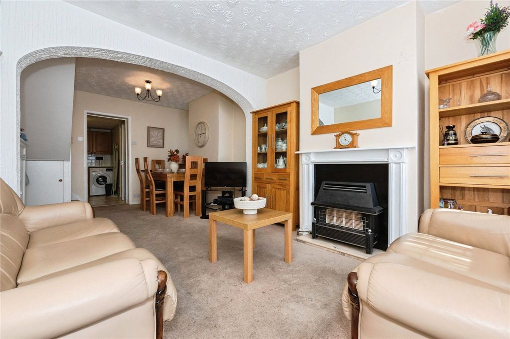 Property photo 3 of 16 Picture