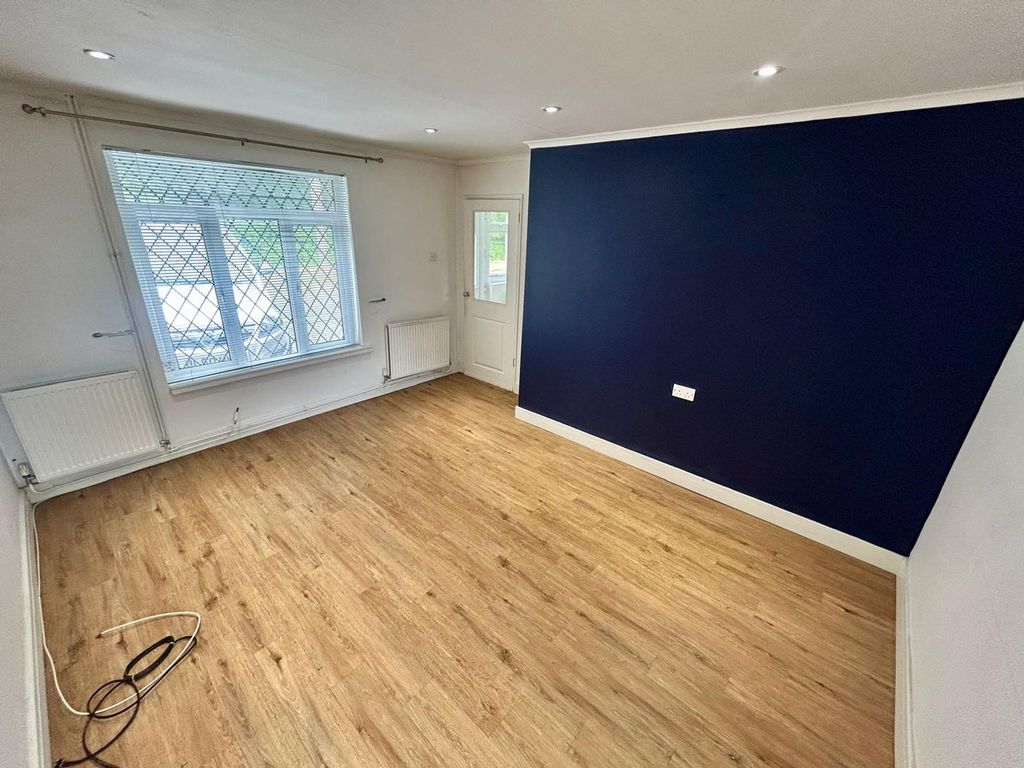 Property photo 3 of 9 Lounge