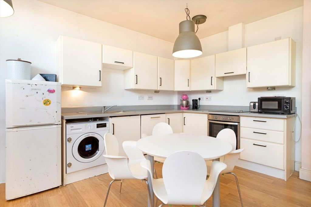 Property photo 3 of 6