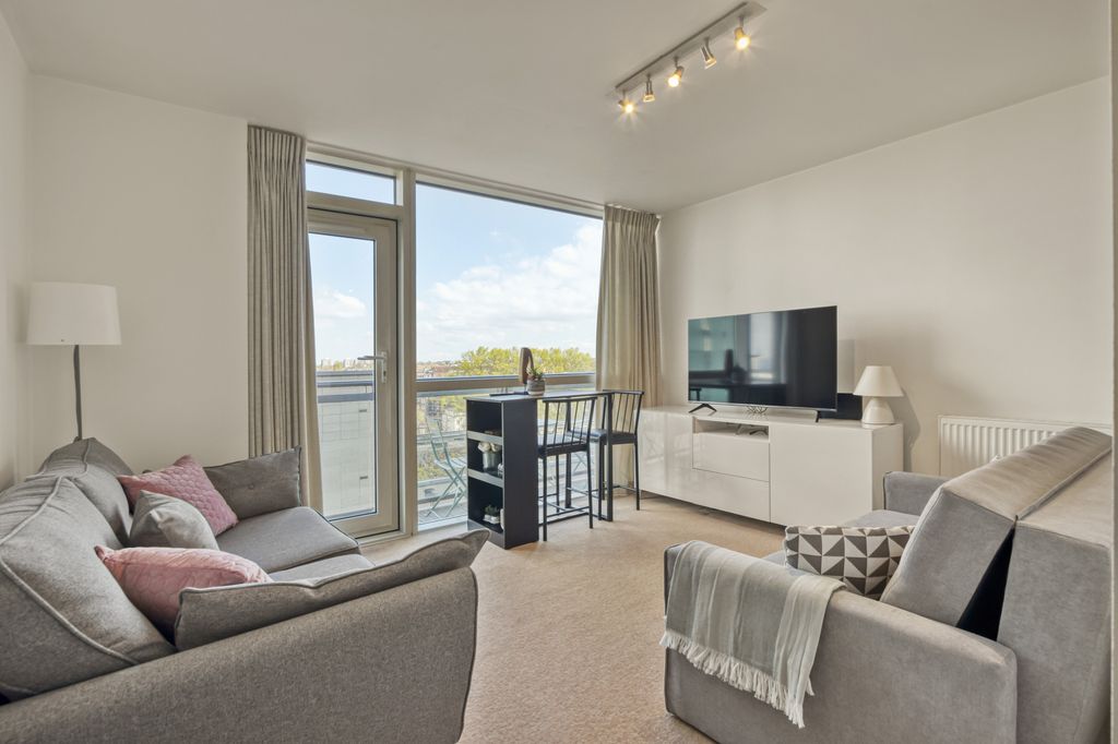 Property photo 2 of 21