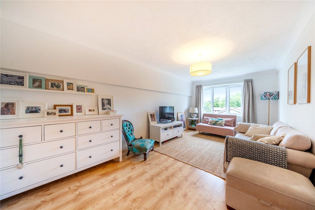 Property photo 1 of 16 Picture No. 12