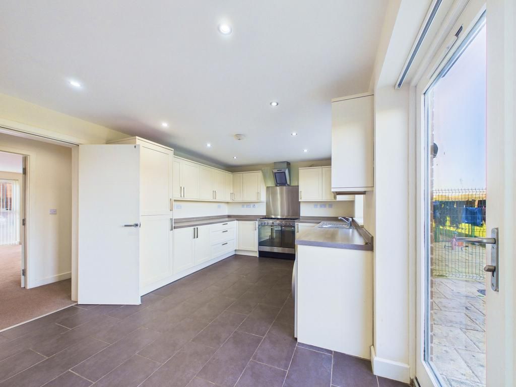 Property photo 3 of 31