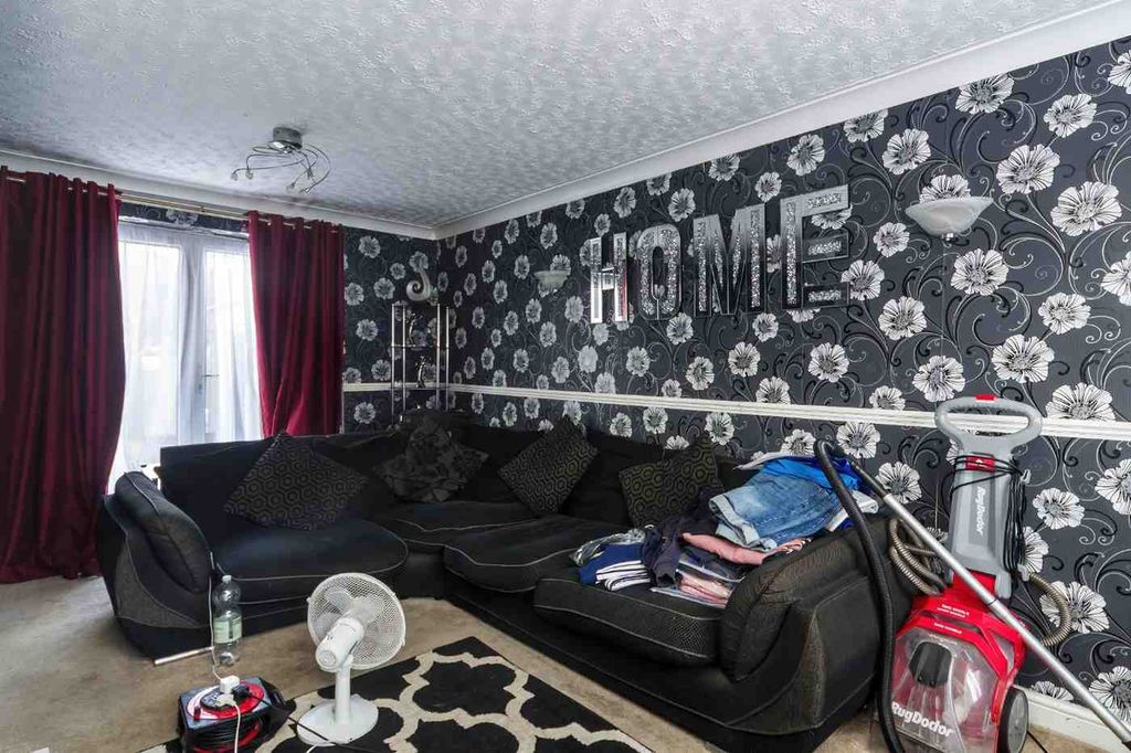 Property photo 2 of 35