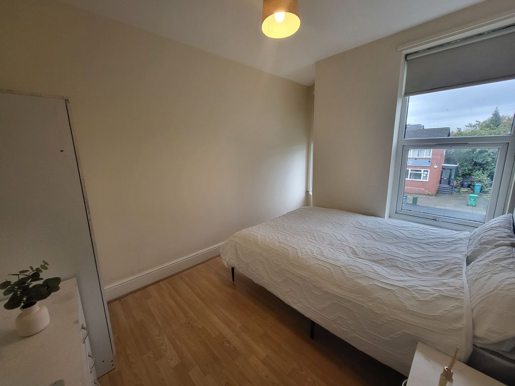 Property photo 3 of 11 Room