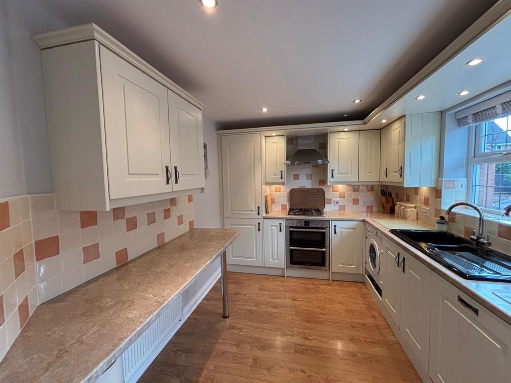 Property photo 3 of 20 Breakfast Kitchen