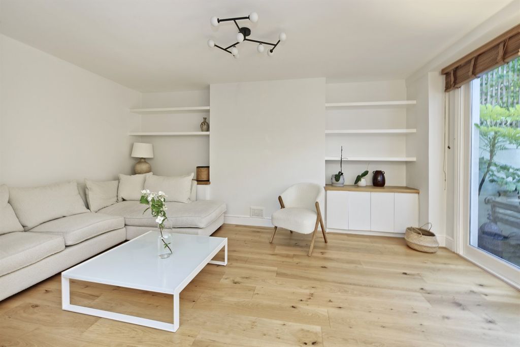 Property photo 1 of 10 (Main)