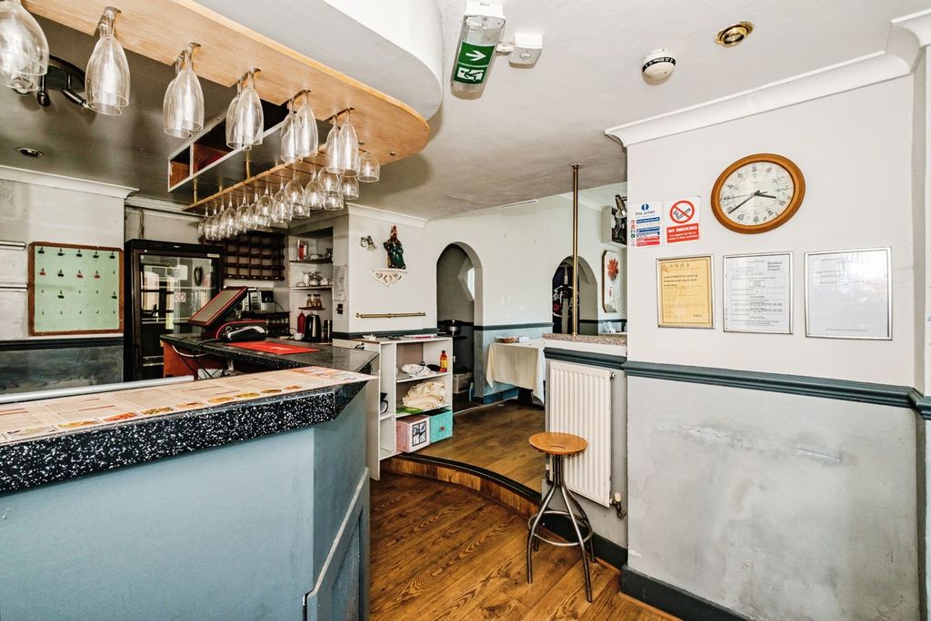 Property photo 3 of 17 Photo