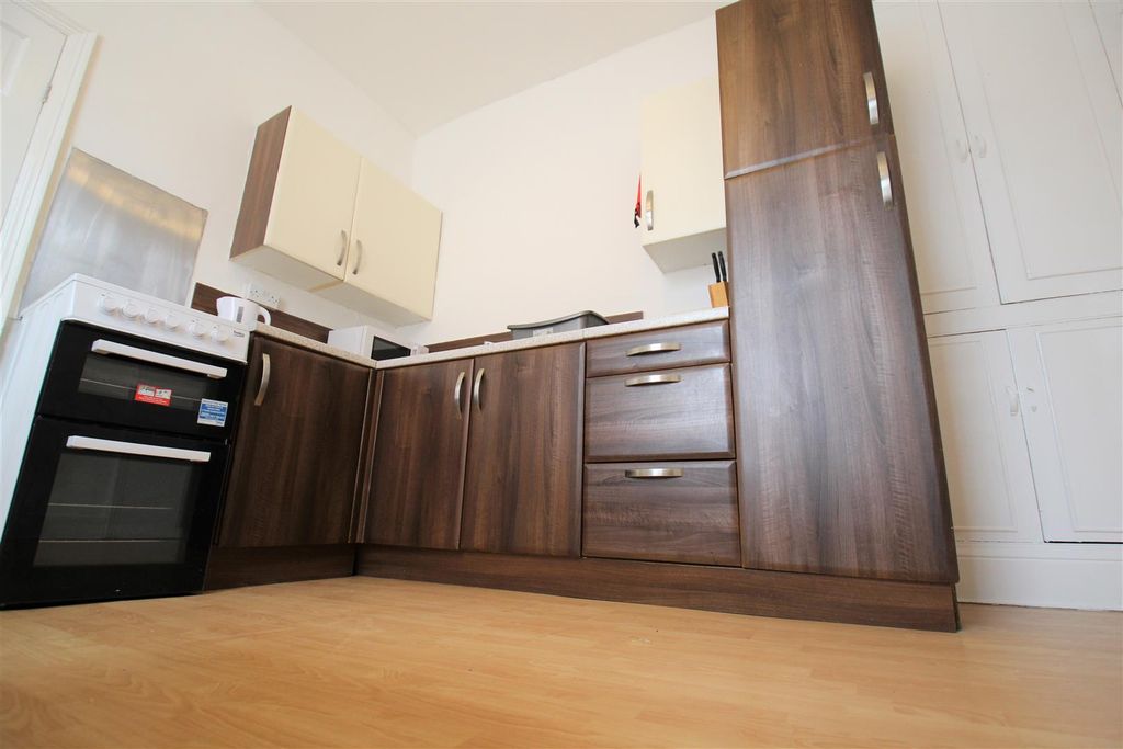 Property photo 1 of 9 Kitchen.Jpg