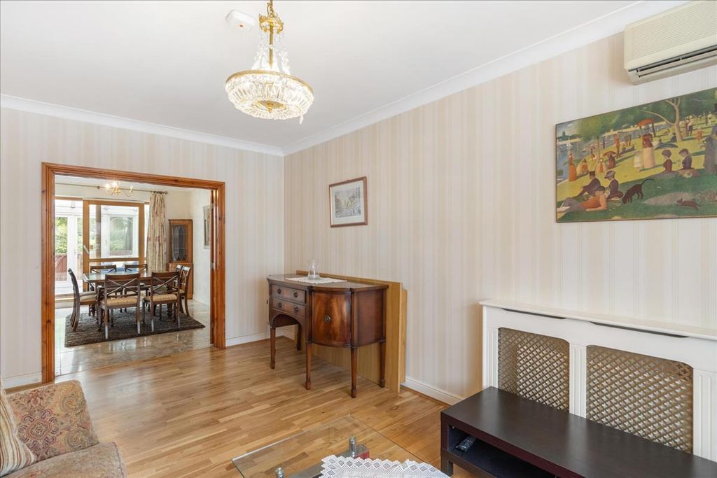 Property photo 2 of 20