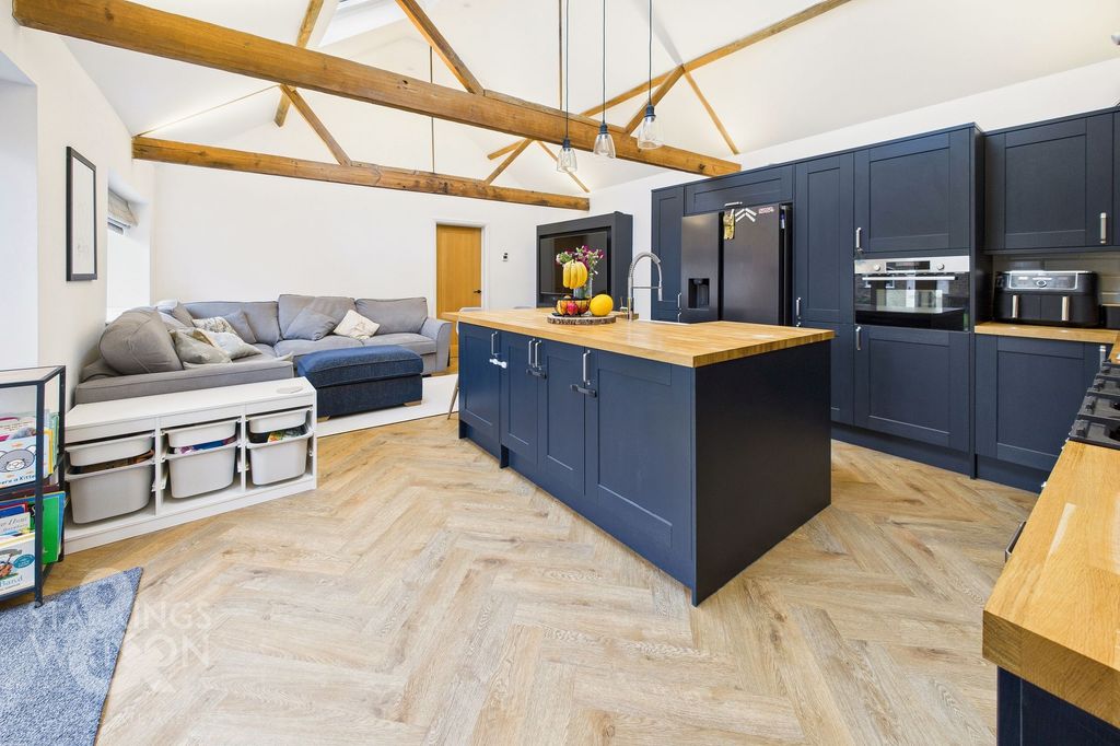 Property photo 3 of 31