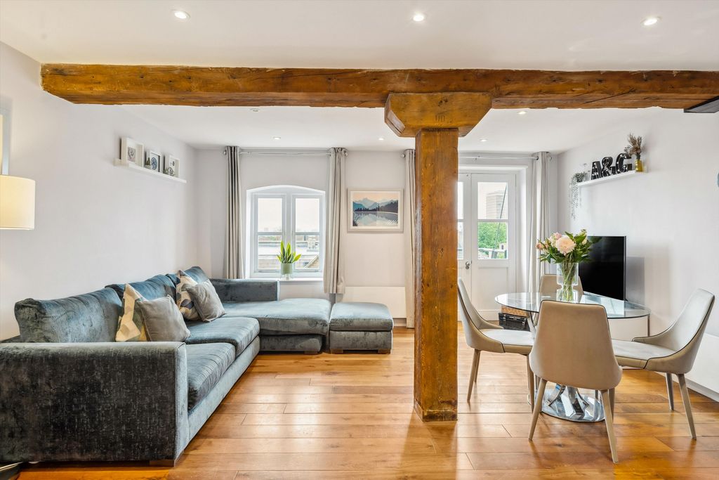 Property photo 1 of 17 Image
