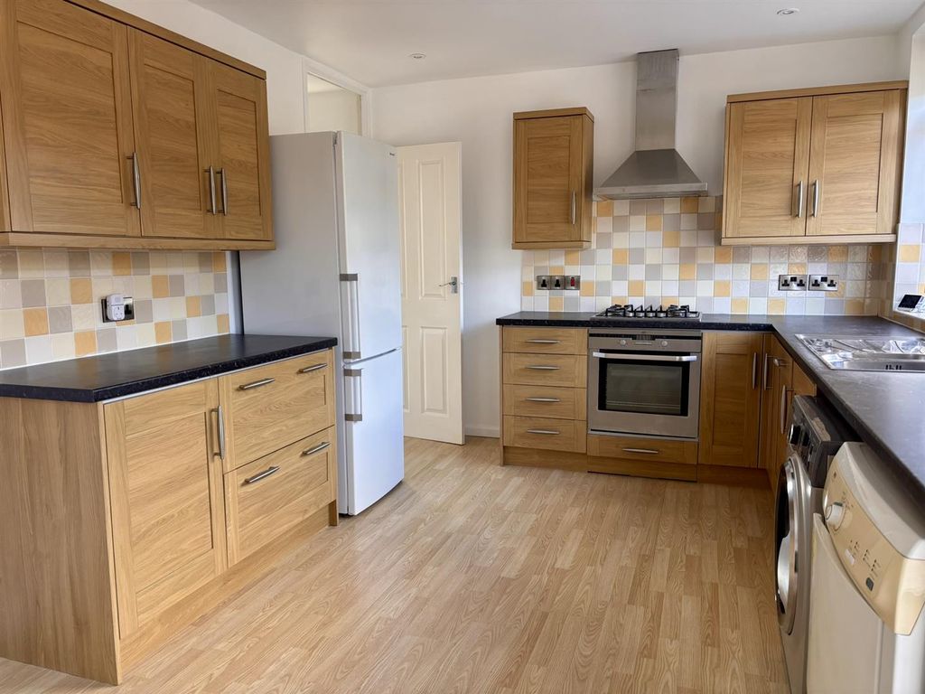 Property photo 2 of 7 Kitchen