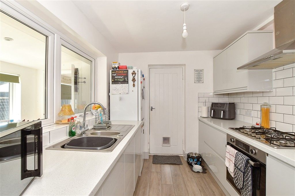 Property photo 3 of 10 Kitchen