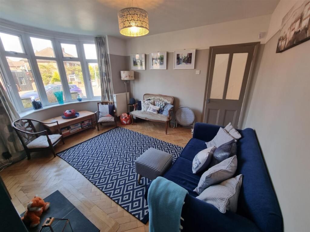 Property photo 3 of 14 Broadway Lounge