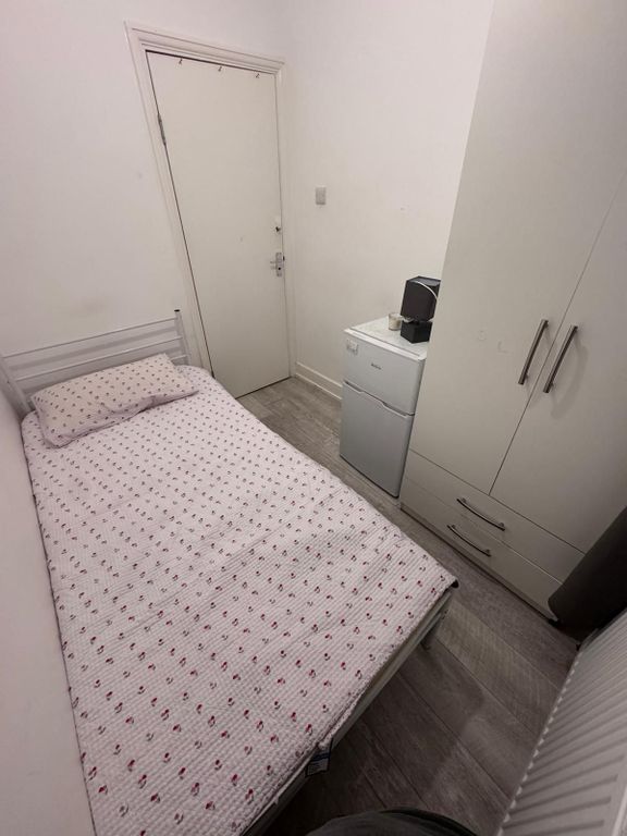 Property photo 1 of 2