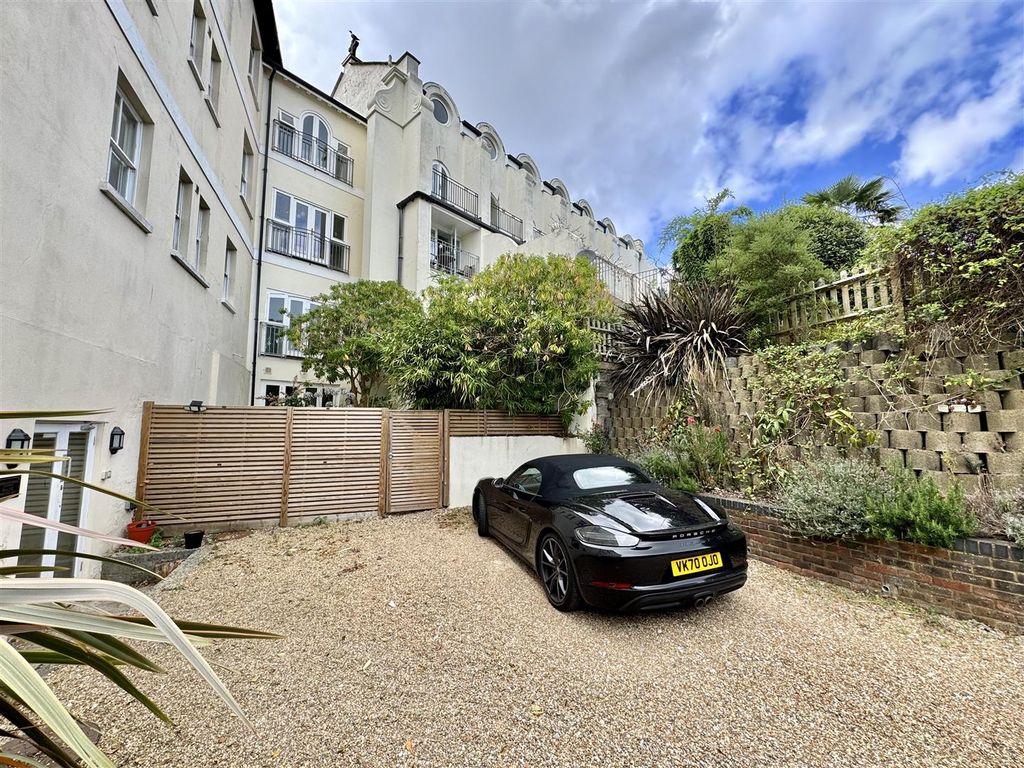 Property photo 1 of 42