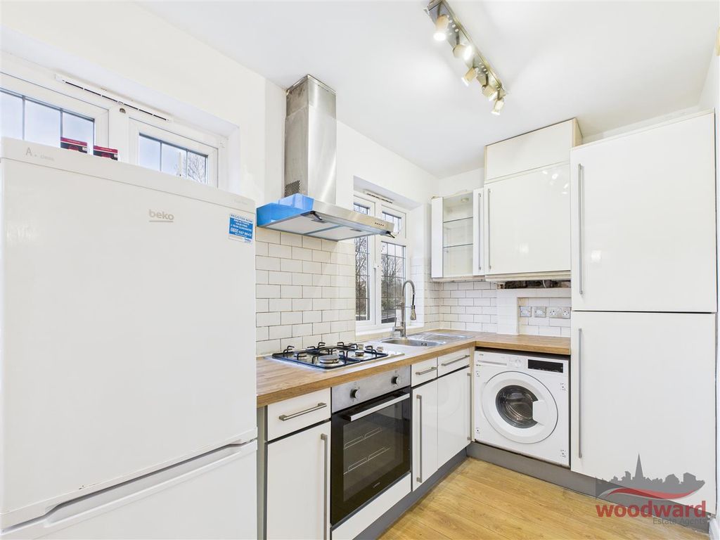 Property photo 3 of 10 Kitchen