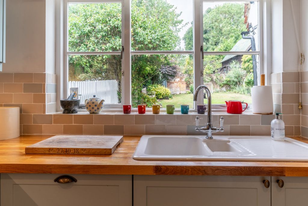 Property photo 3 of 17 Kitchen
