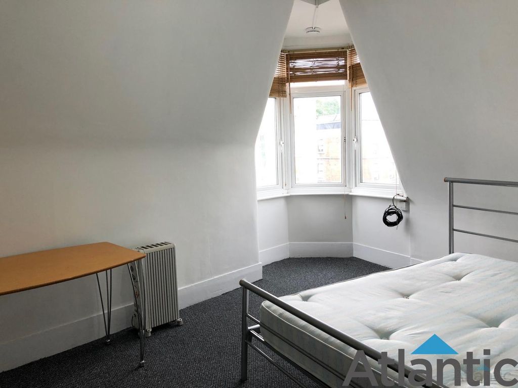 Property photo 1 of 5 Large 2nd Floor Studio Flat