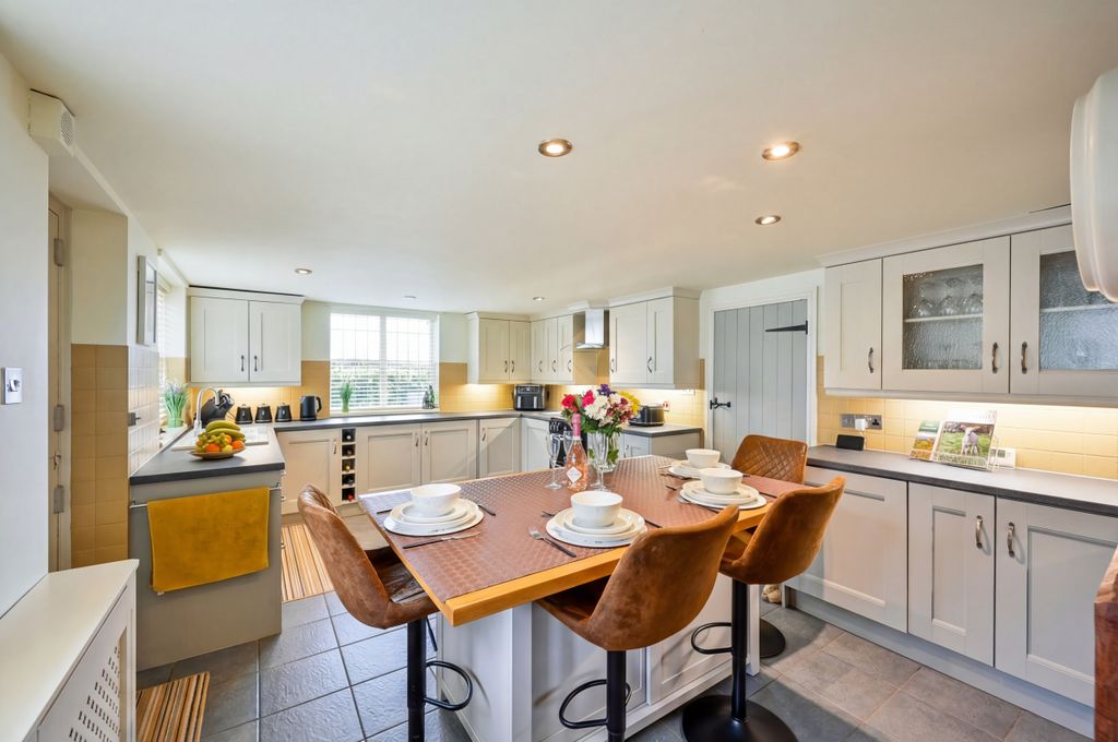 Property photo 2 of 37 0101E17Bb3B0c004c23Dbaa8Fd5c709Eb5c1B769.Jpg