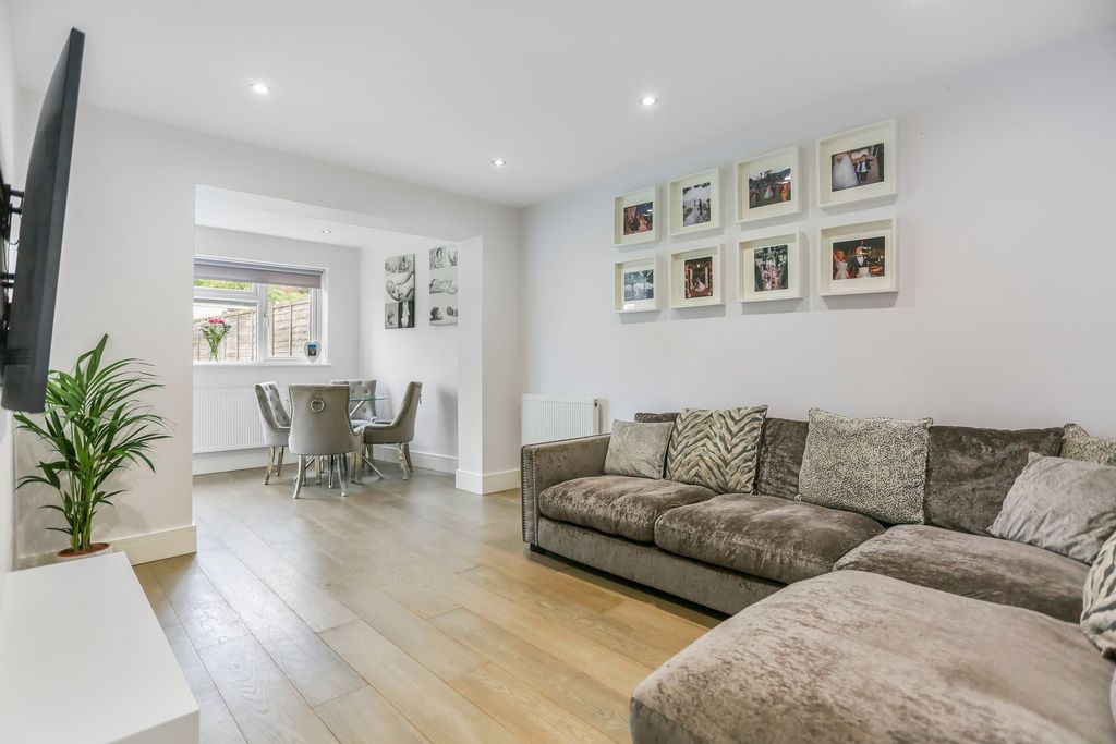 Property photo 2 of 23