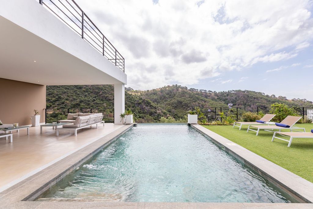 Property photo 2 of 50