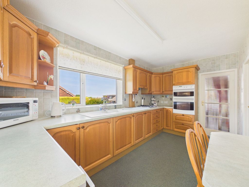 Property photo 3 of 14 Kitchen