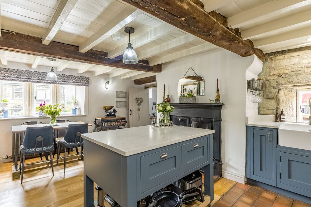 Property photo 3 of 34 Dining Kitchen