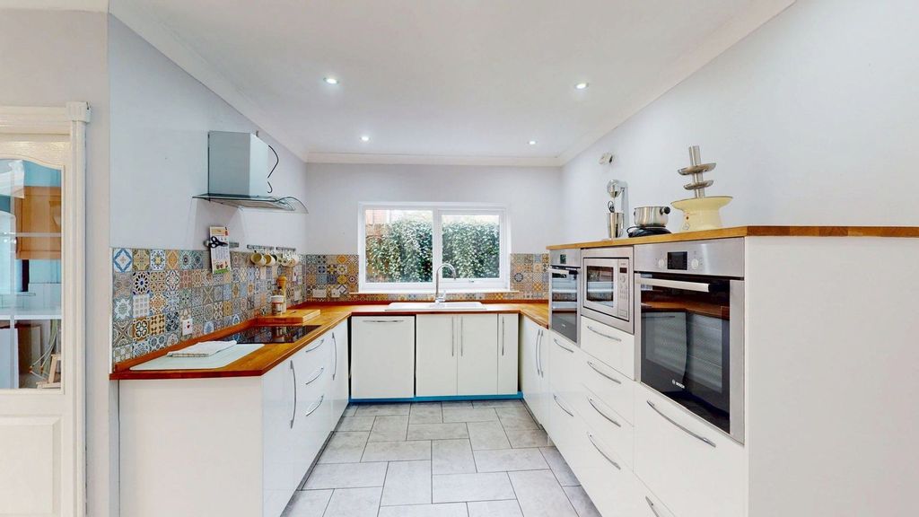 Property photo 3 of 24 Kitchen