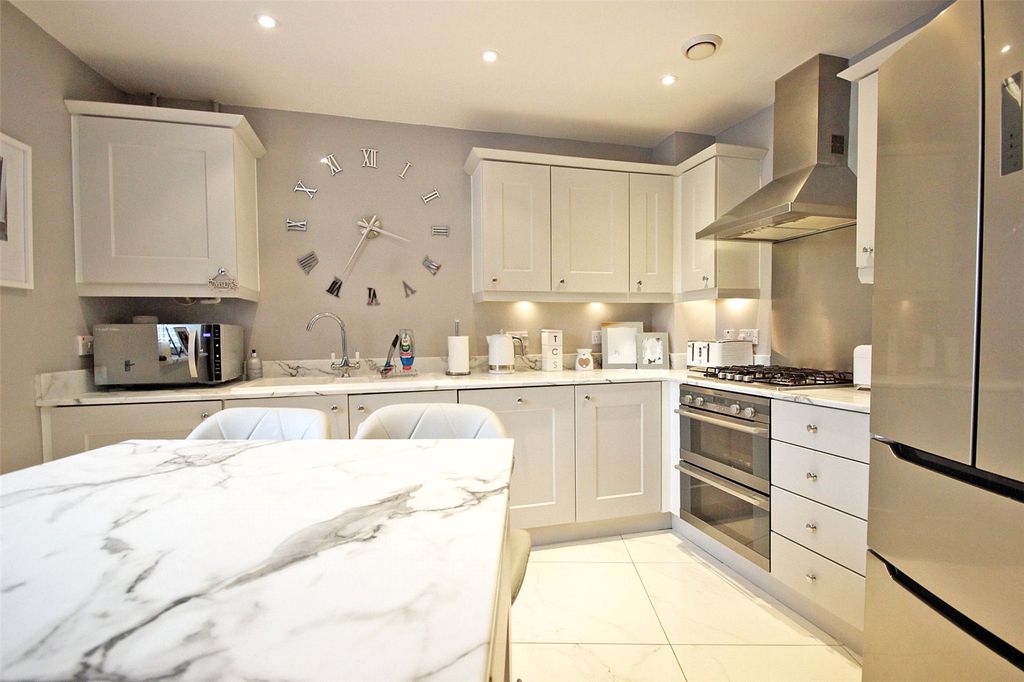 Property photo 2 of 19 Picture No. 04