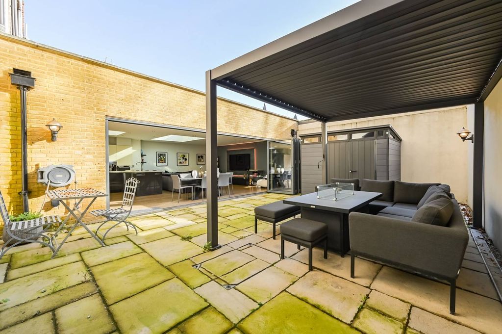 Property photo 3 of 18