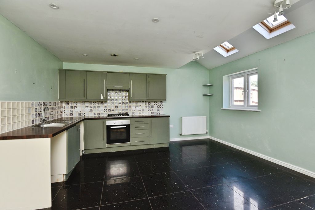 Property photo 3 of 15 Kitchen