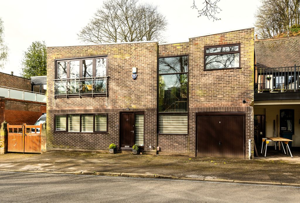 Property photo 1 of 16 17 Tattershall Drive 012 - Brightened