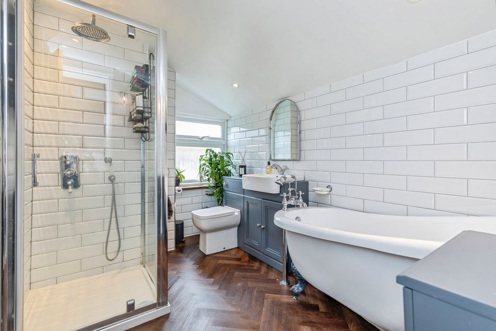 Property photo 3 of 14 Bathroom