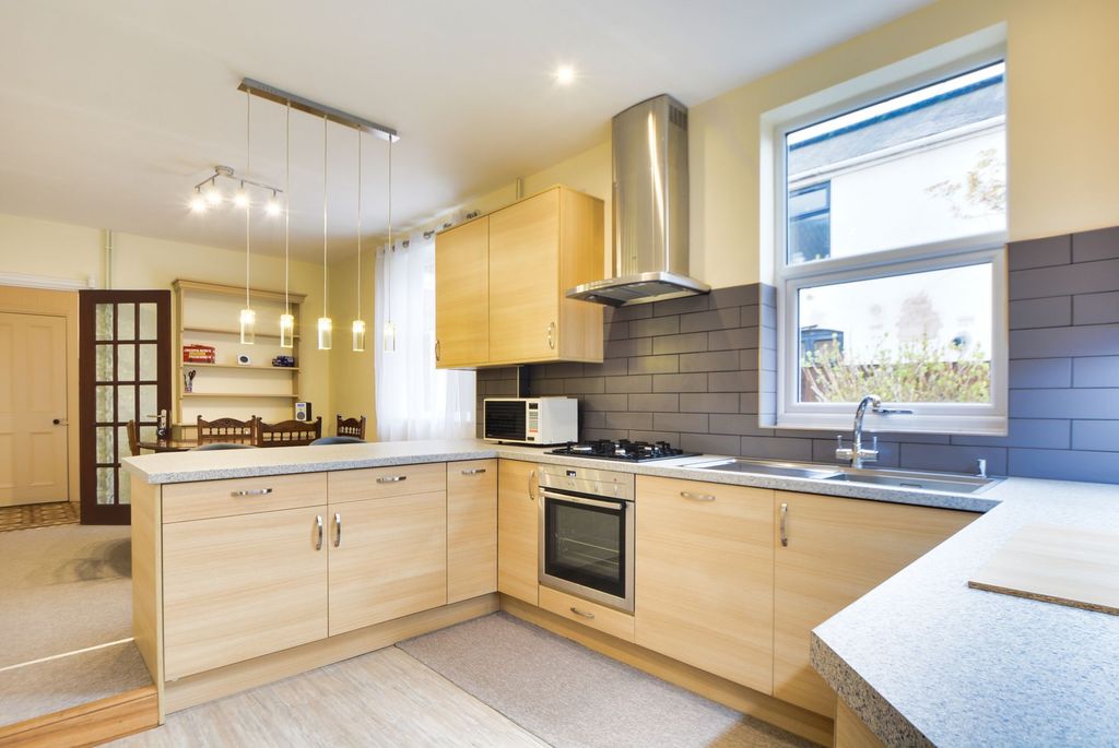 Property photo 3 of 27