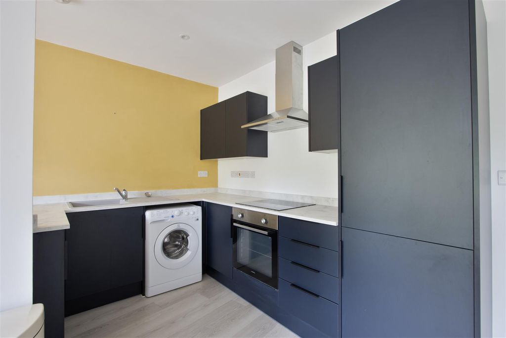 Property photo 3 of 18 Kitchen .Jpg