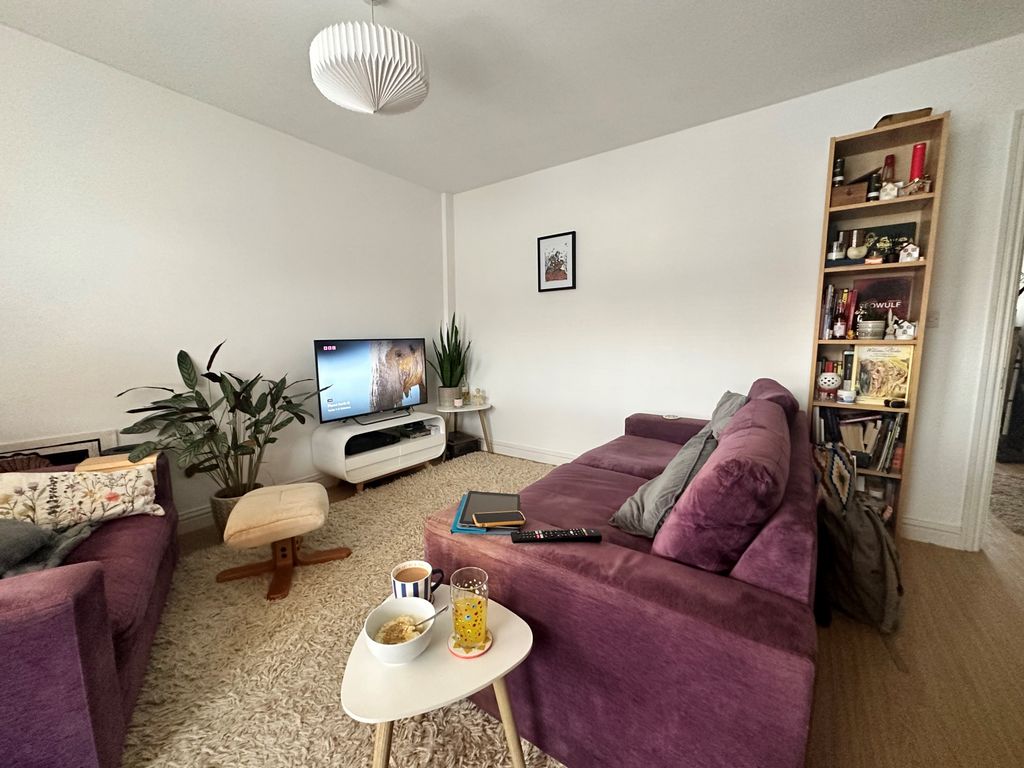 Property photo 2 of 7 Living Room