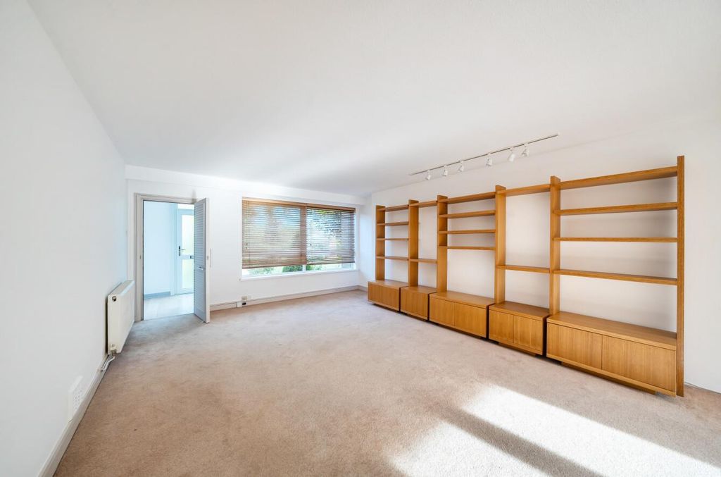 Property photo 3 of 9 Davidson Frost-Wellings, Dfw, Gleneagles, Ha7 , Li