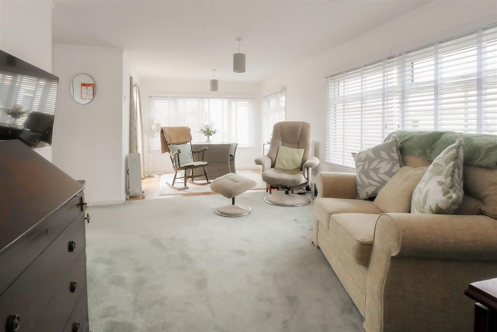 Property photo 2 of 13 P1090863.Jpg