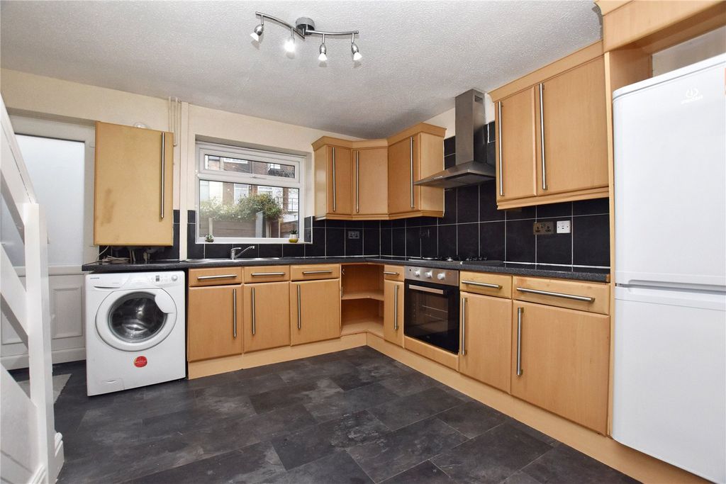 Property photo 2 of 16 Picture No. 17