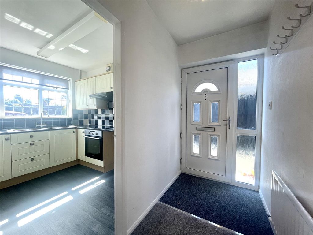 Property photo 2 of 9 Entrance Hall