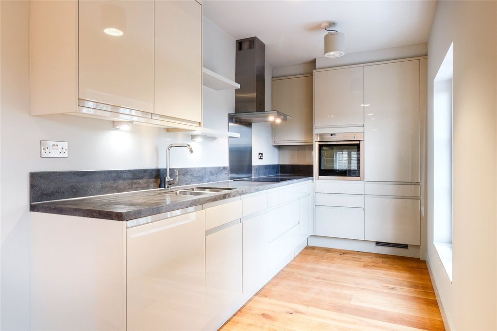 Property photo 2 of 12 Kitchen