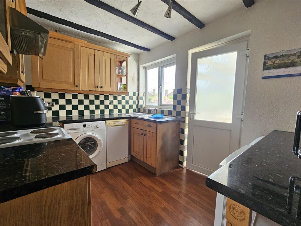 Property photo 3 of 11 Kitchen.Jpg