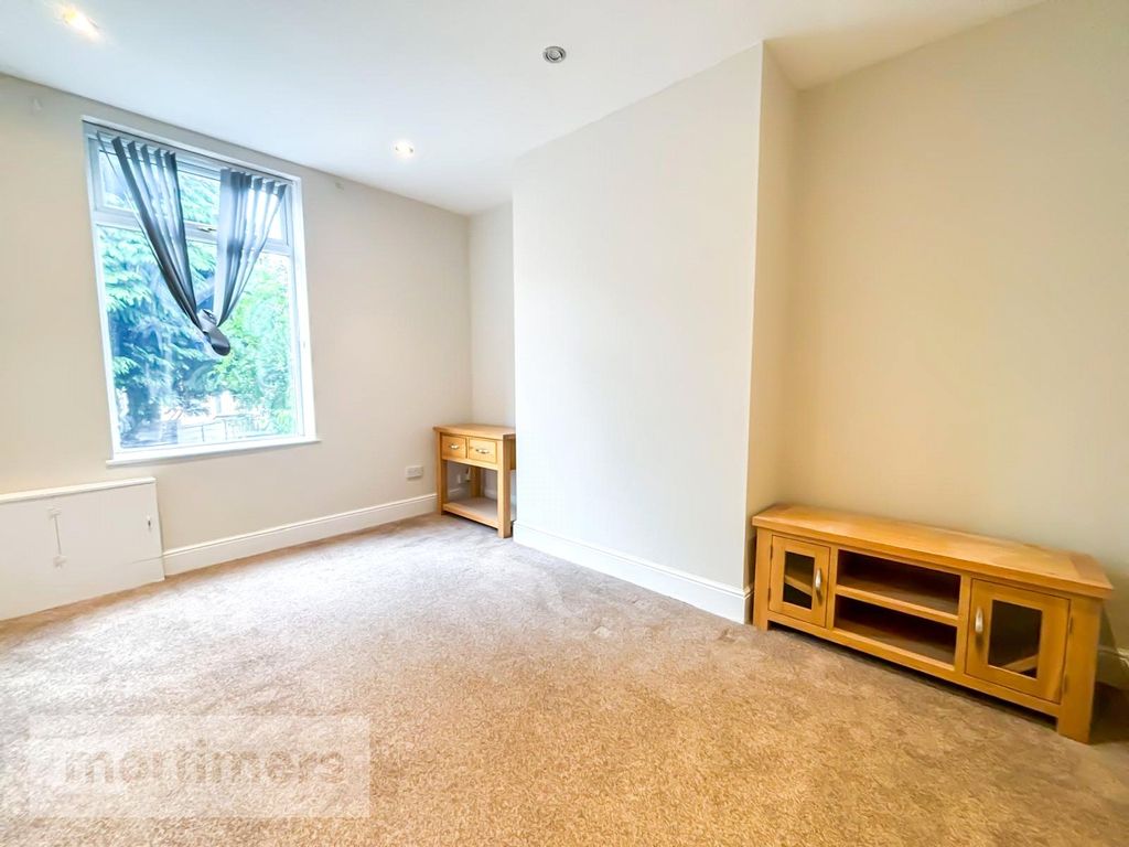 Property photo 2 of 18 Living Room